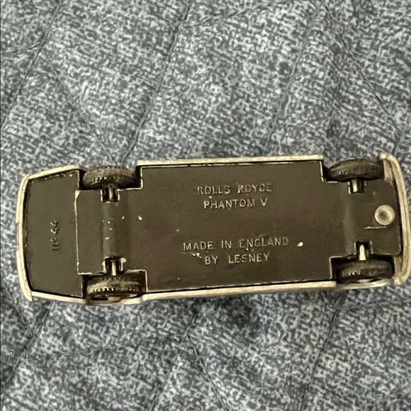 Matchbox vintage cars, Corgi toys and Matchbox vintage catalogs, Mattel tin pin - Picture 9 of 13